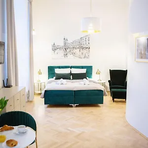  Apartman Apartments Roman